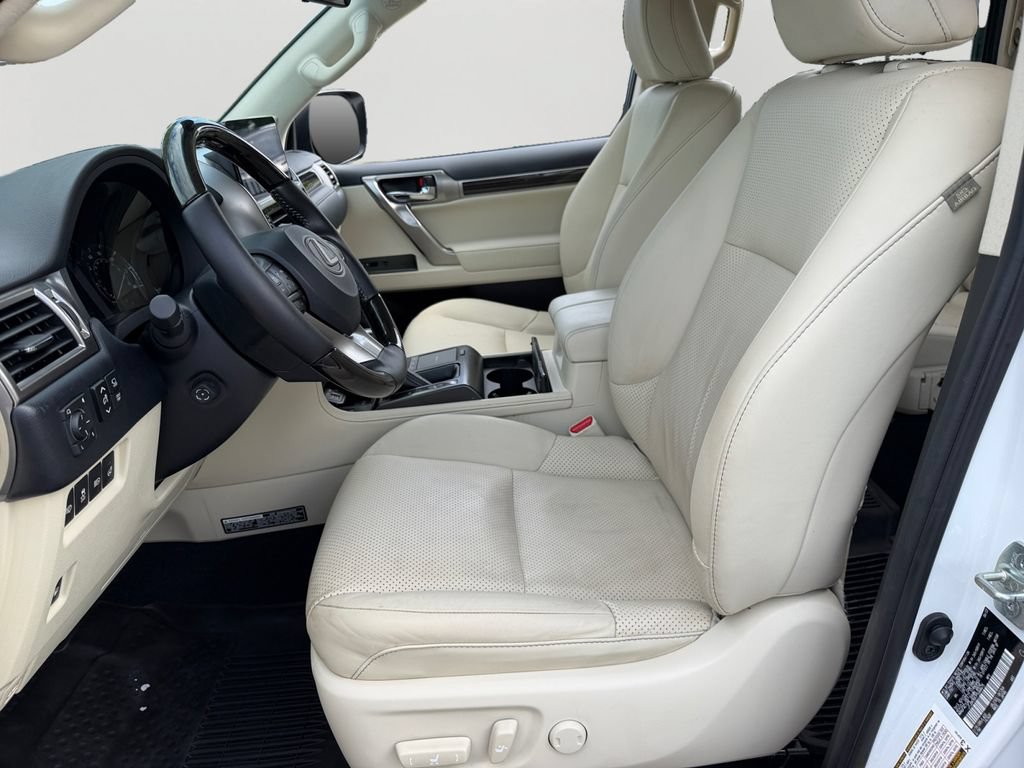 Certified 2023 Lexus GX 460 Luxury w/ Sport Design Package AWD/4WD image 16