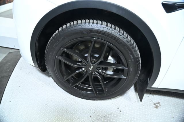 Used 2022 Tesla Model Y Long Range image 17