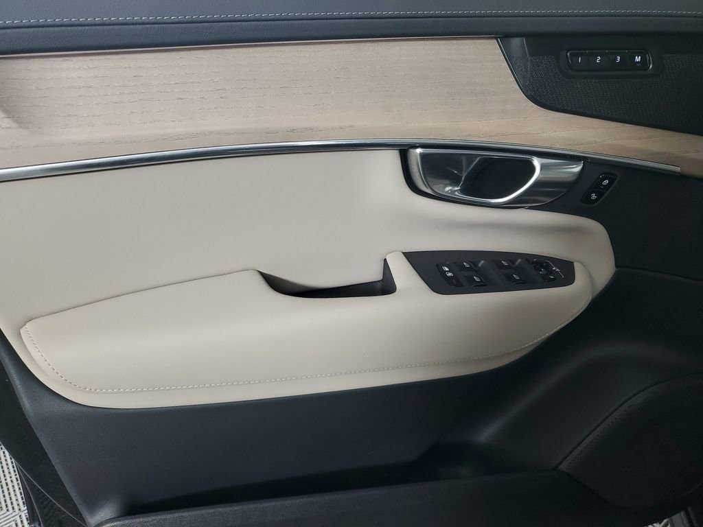 Certified 2025 Volvo XC90 B6 Plus image 22