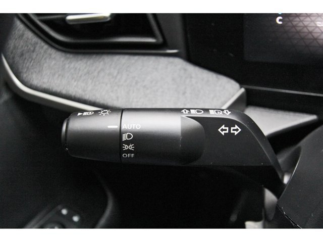 Used 2026 Nissan Kicks SV w/ SV Premium Package FWD image 17