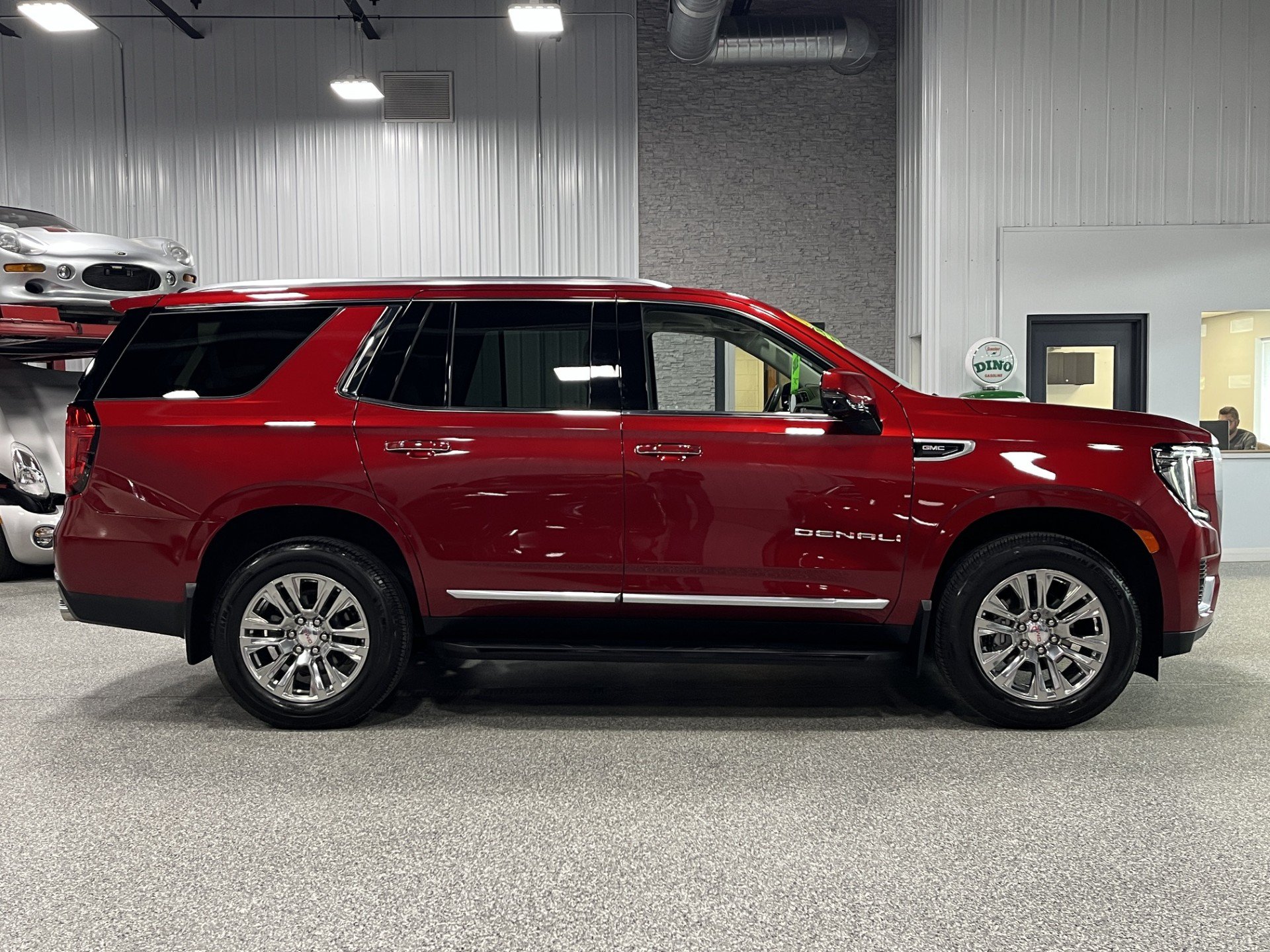 Certified 2021 GMC Yukon Denali w/ Advanced Technology Package AWD/4WD image 6