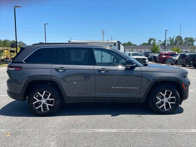 Certified 2025 Jeep Grand Cherokee Limited AWD/4WD image 23