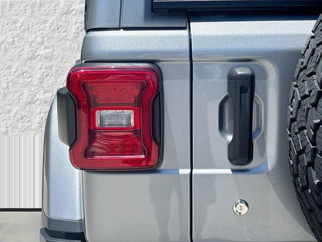Used 2020 Jeep Wrangler Unlimited Sahara AWD/4WD image 10
