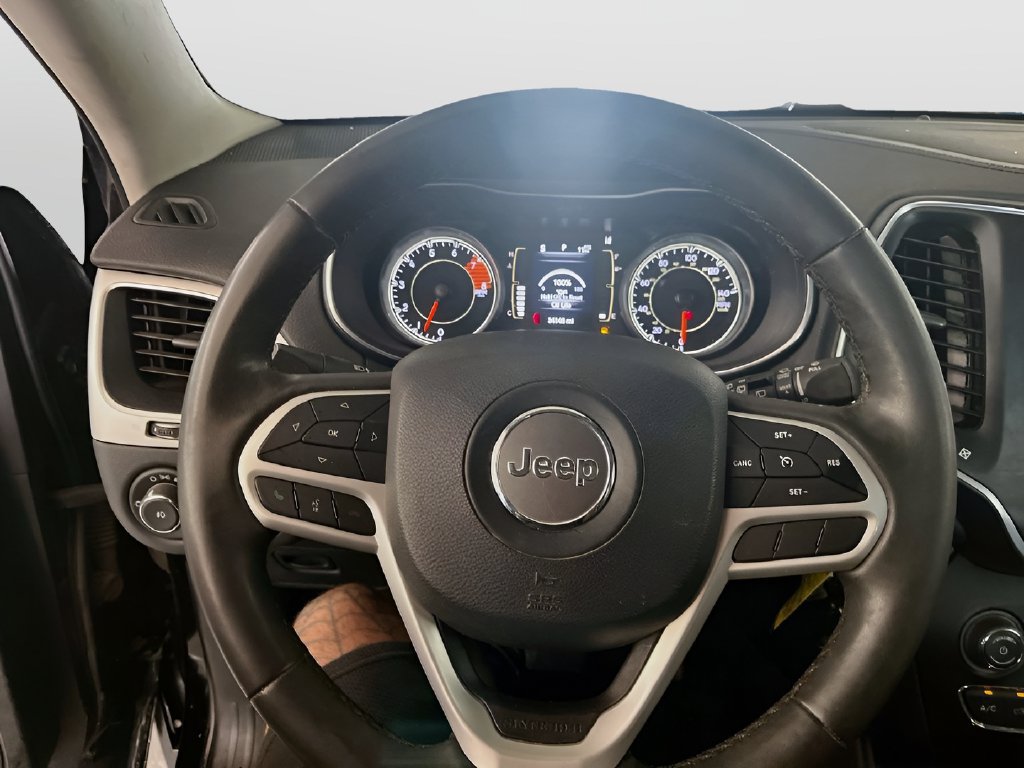 Used 2022 Jeep Cherokee Latitude AWD/4WD image 11