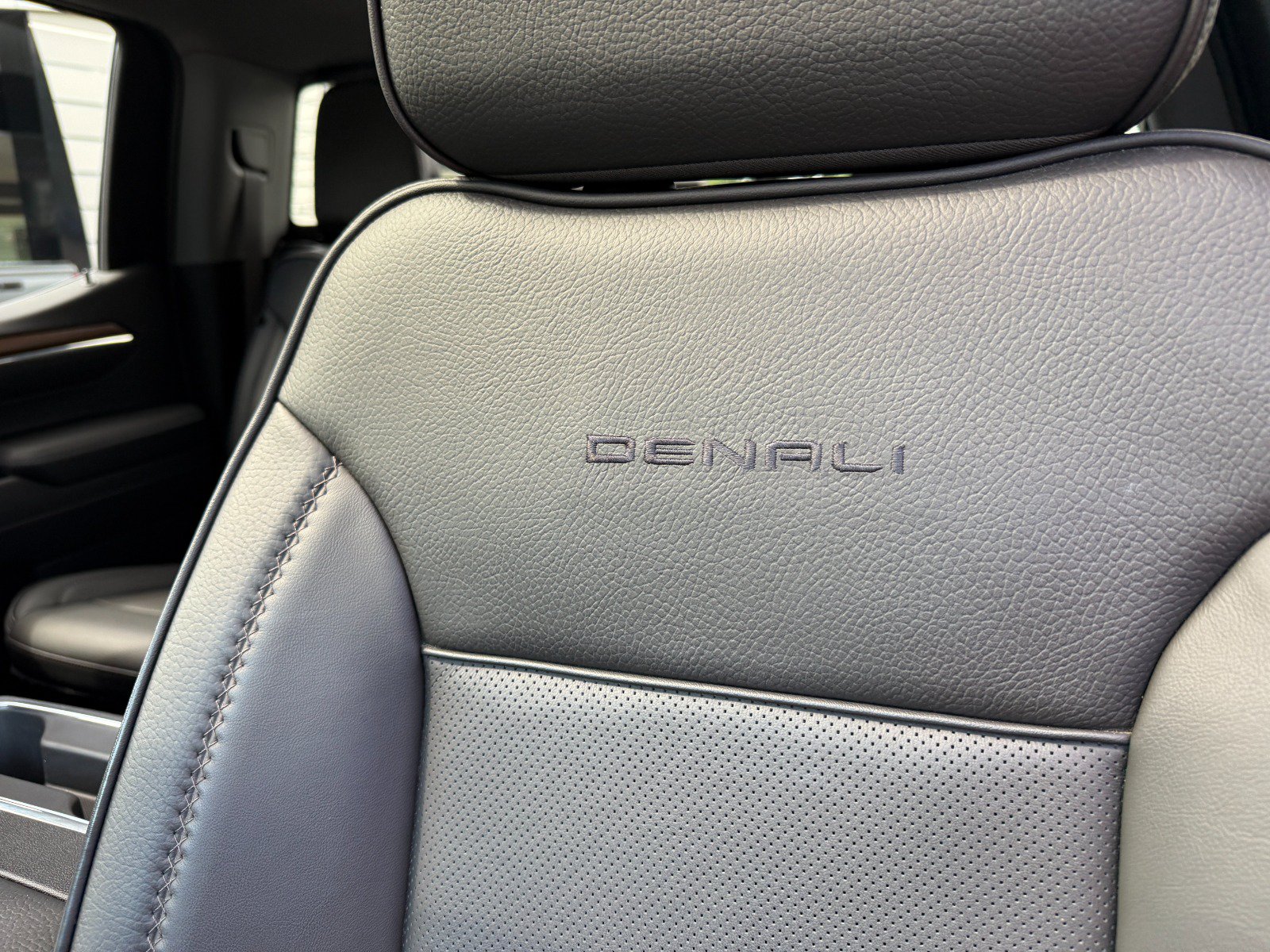 Used 2023 GMC Sierra 1500 Denali AWD/4WD image 15