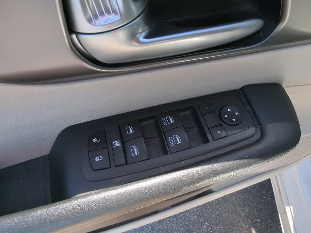 Used 2024 Chrysler Pacifica Touring-L FWD image 14