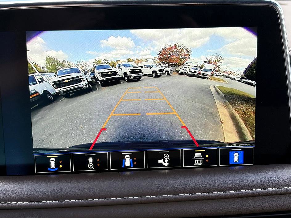 Used 2022 Chevrolet Suburban High Country image 26