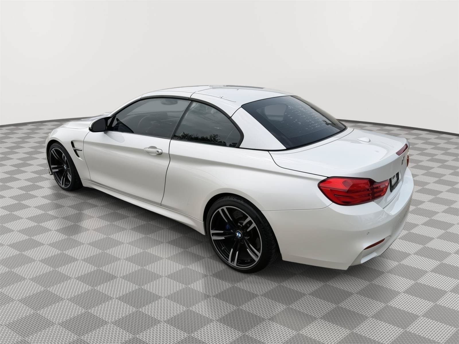 Used 2016 BMW M4 Convertible RWD image 11
