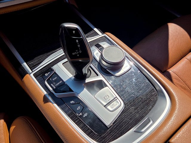 Used 2020 BMW 740i xDrive AWD/4WD image 17