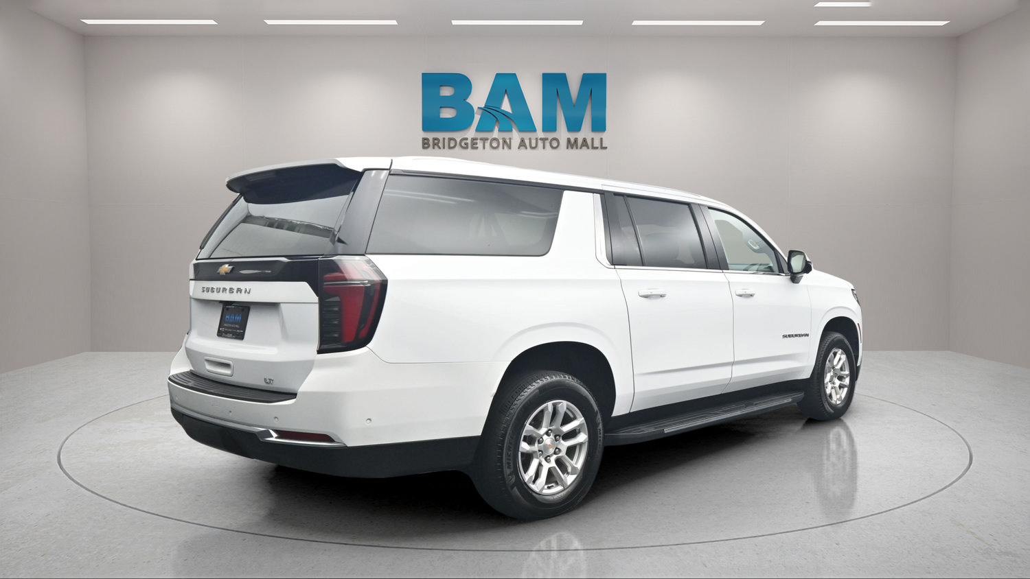 Used 2025 Chevrolet Suburban LT AWD/4WD image 6