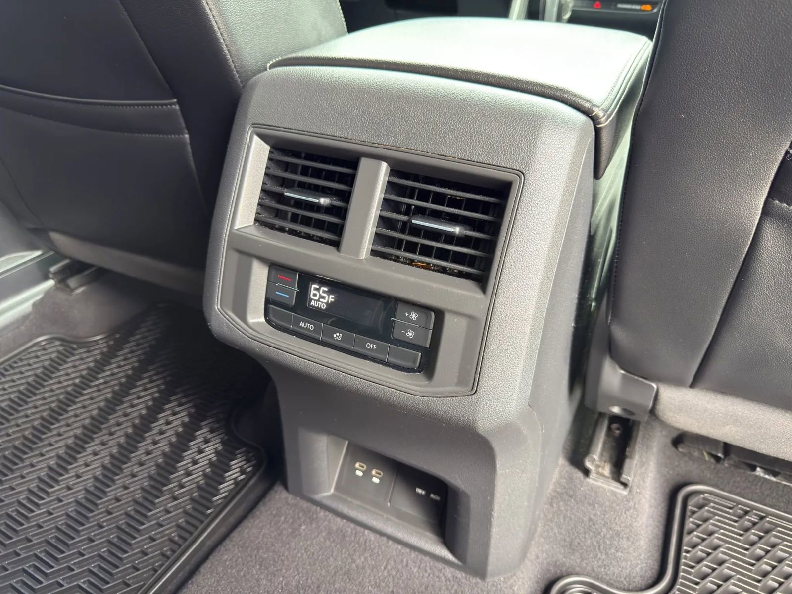 Used 2021 Volkswagen Atlas SE image 29