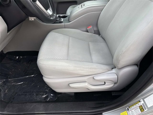 Used 2019 Toyota Highlander LE image 12