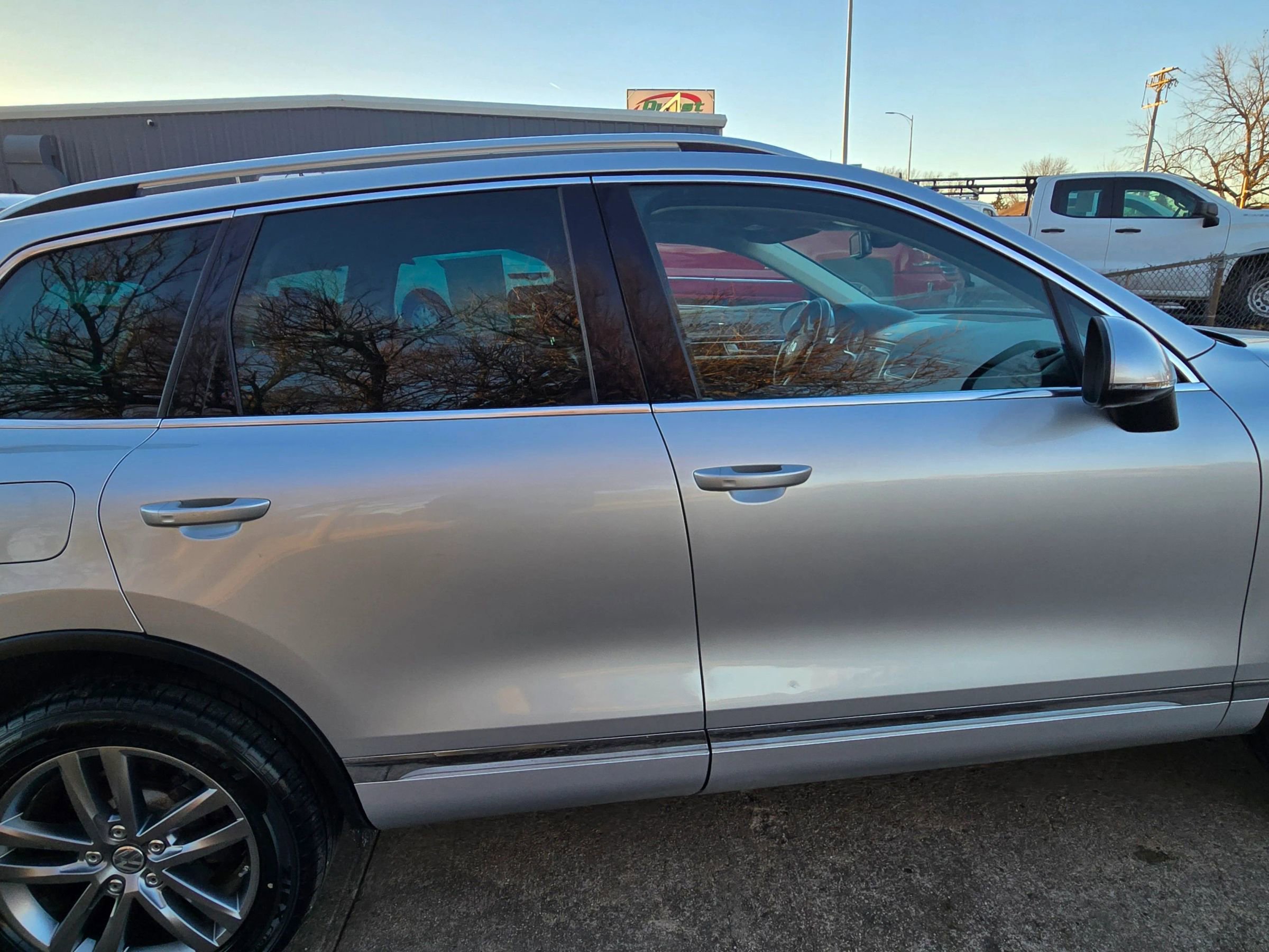 Used 2016 Volkswagen Touareg VR6 image 10