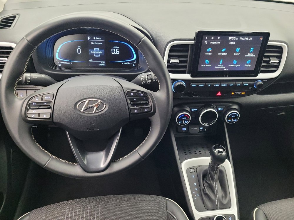 Used 2025 Hyundai Venue Limited image 22