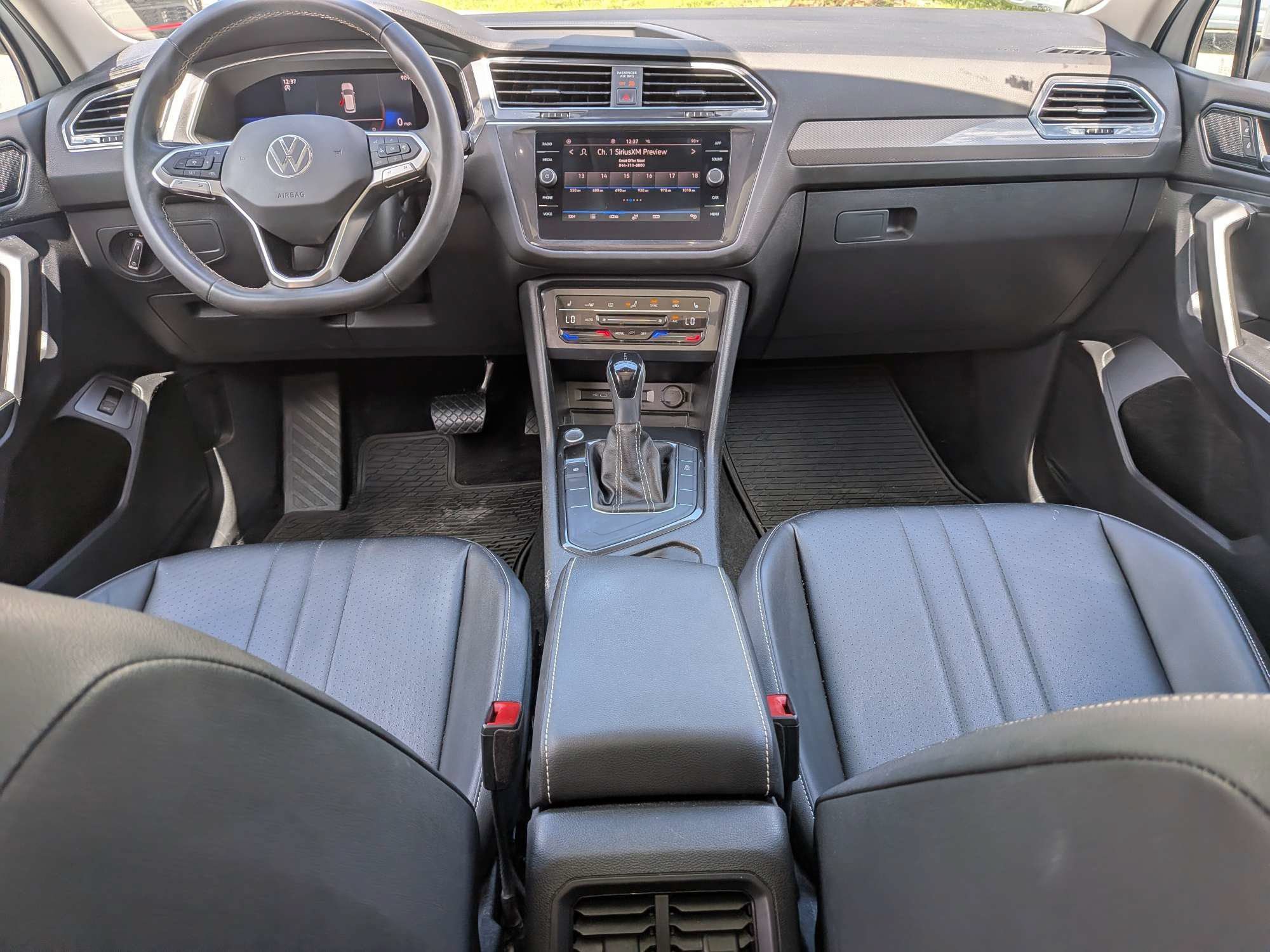 Used 2022 Volkswagen Tiguan SE w/ Panoramic Sunroof Package FWD image 14