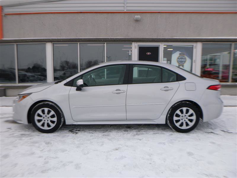 Used 2021 Toyota Corolla LE image 2