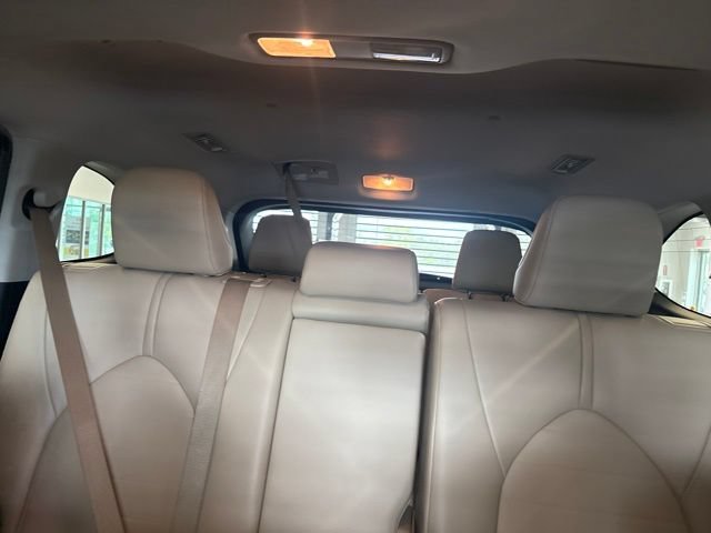 Used 2020 Toyota Highlander XLE FWD image 41