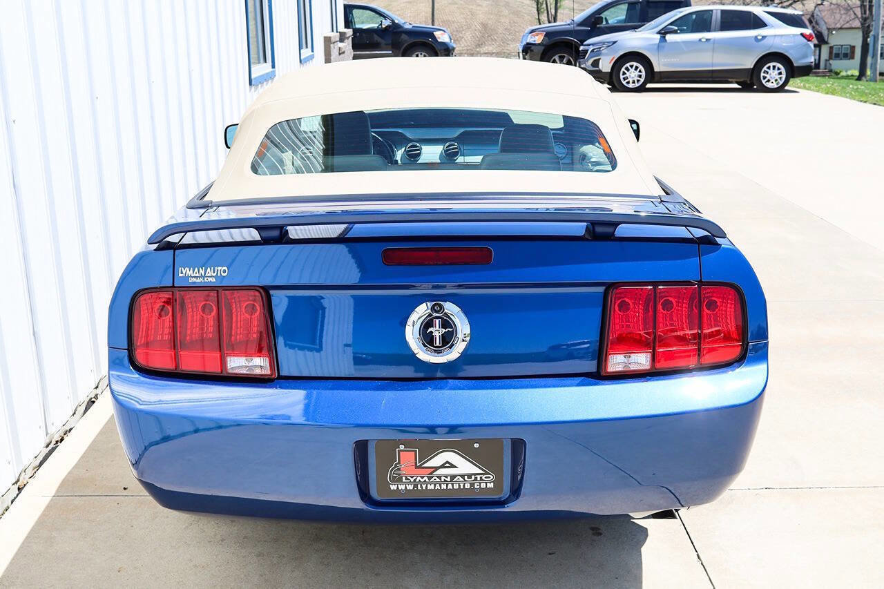 Used 2007 Ford Mustang Premium RWD image 4