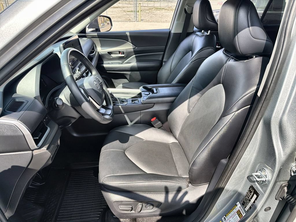 Used 2024 Toyota Grand Highlander AWD Hybrid image 13