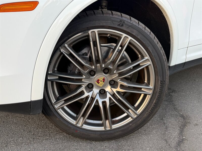 Used 2018 Porsche Cayenne Platinum Edition AWD/4WD image 8