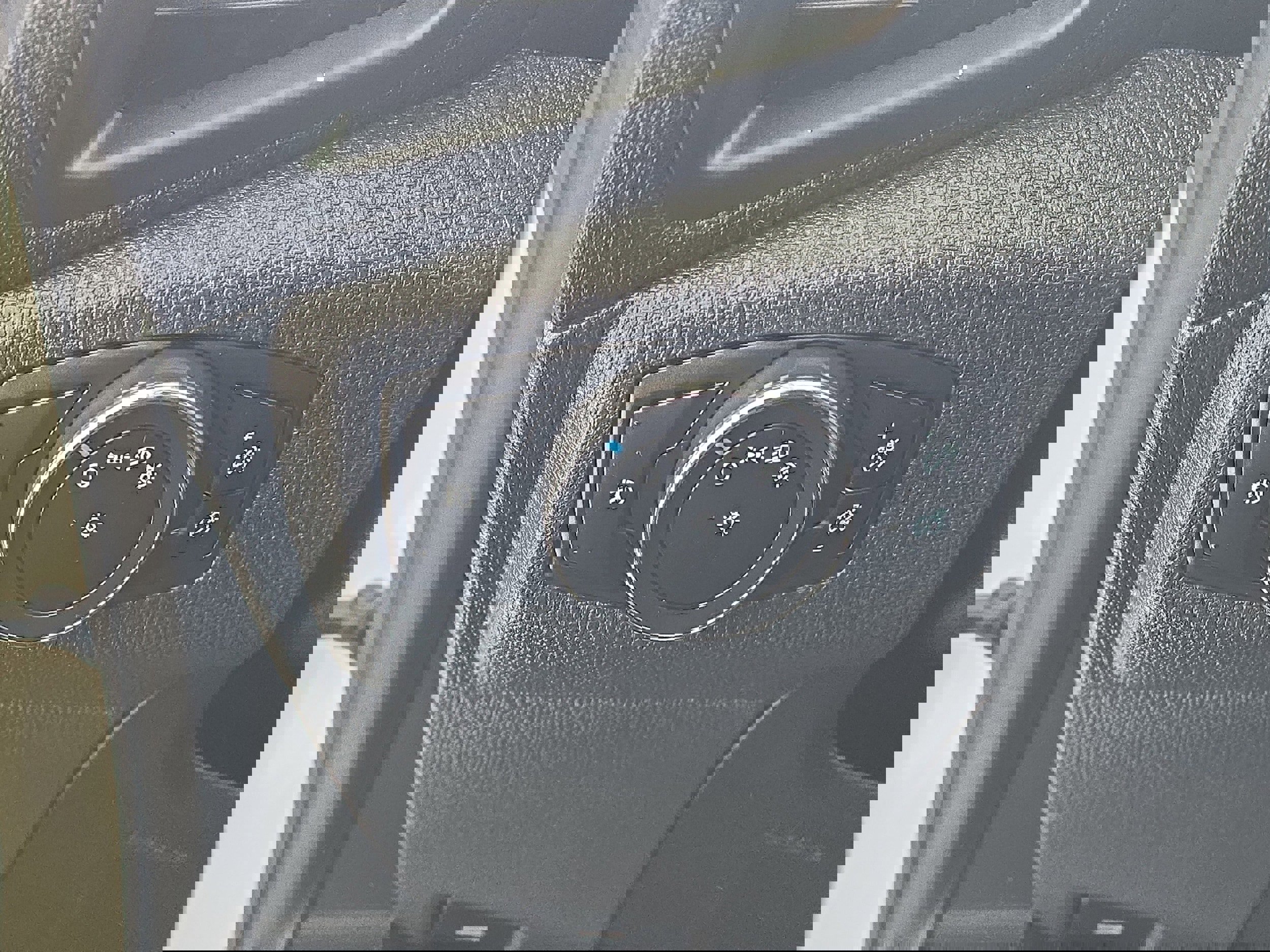 Used 2019 Ford EcoSport SES w/ SES Black Appearance Package image 16