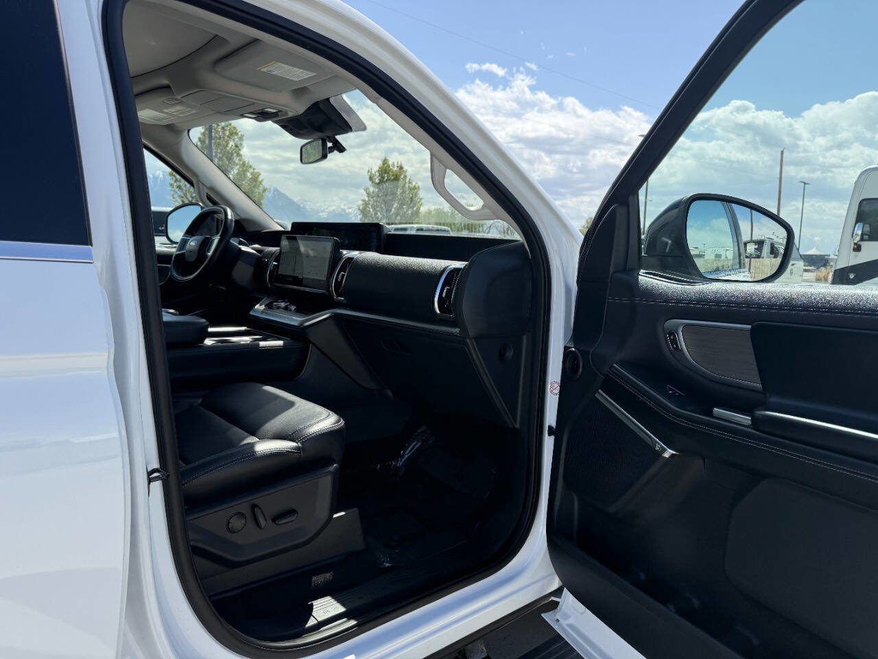 Used 2025 Ford Expedition Max Platinum image 27