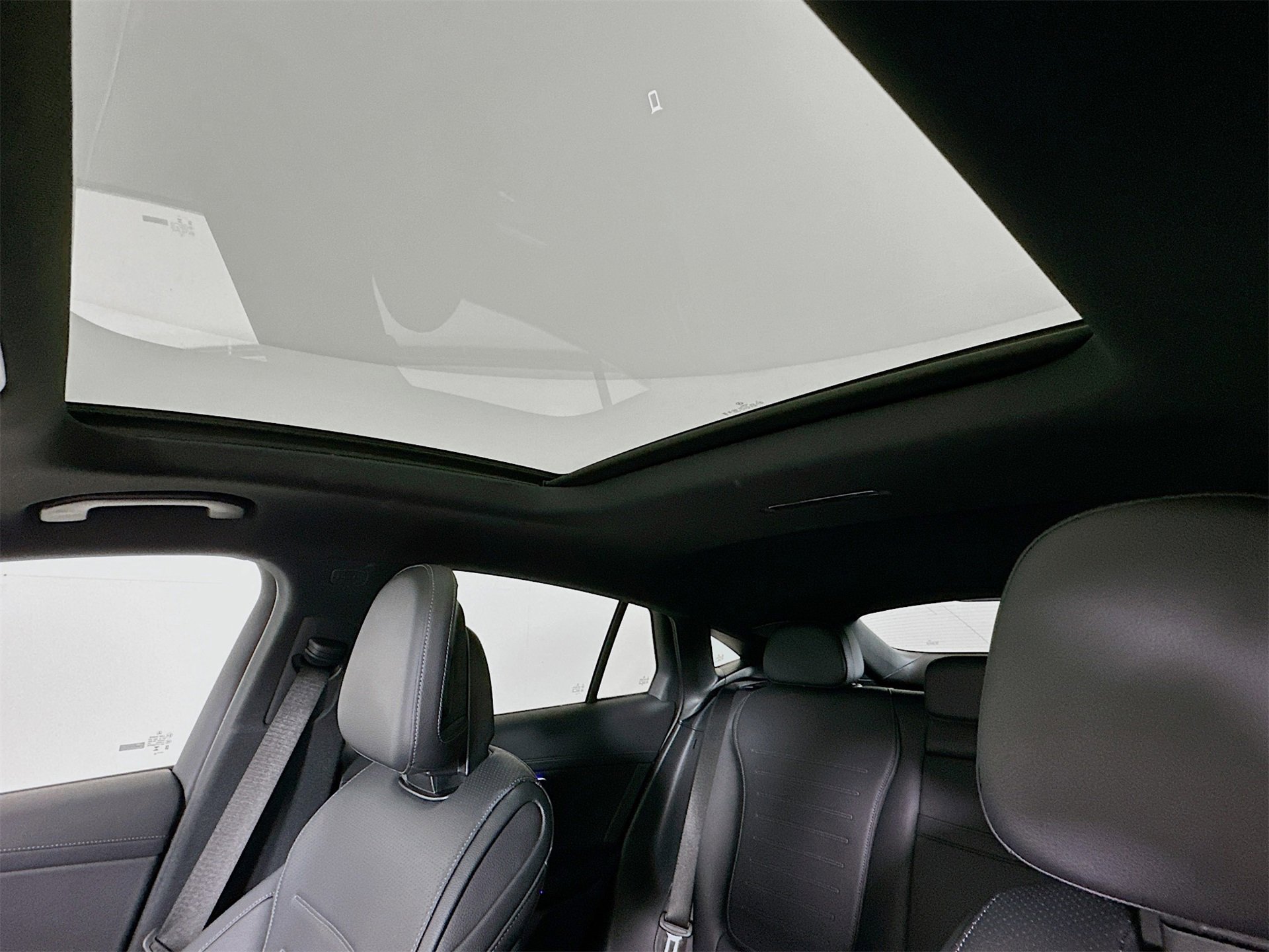 Used 2025 Mercedes-Benz GLC 300 4MATIC image 24