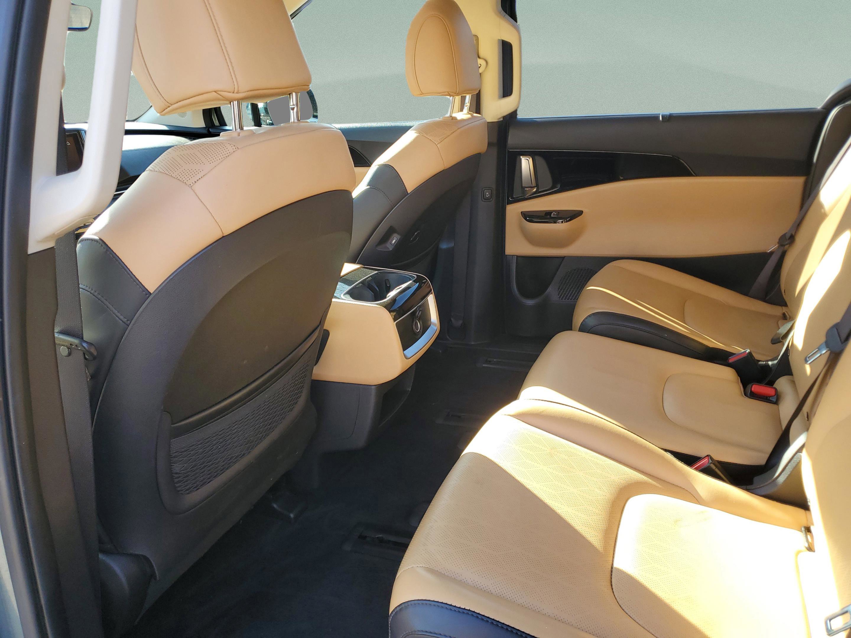 Certified 2023 Kia Carnival EX image 10