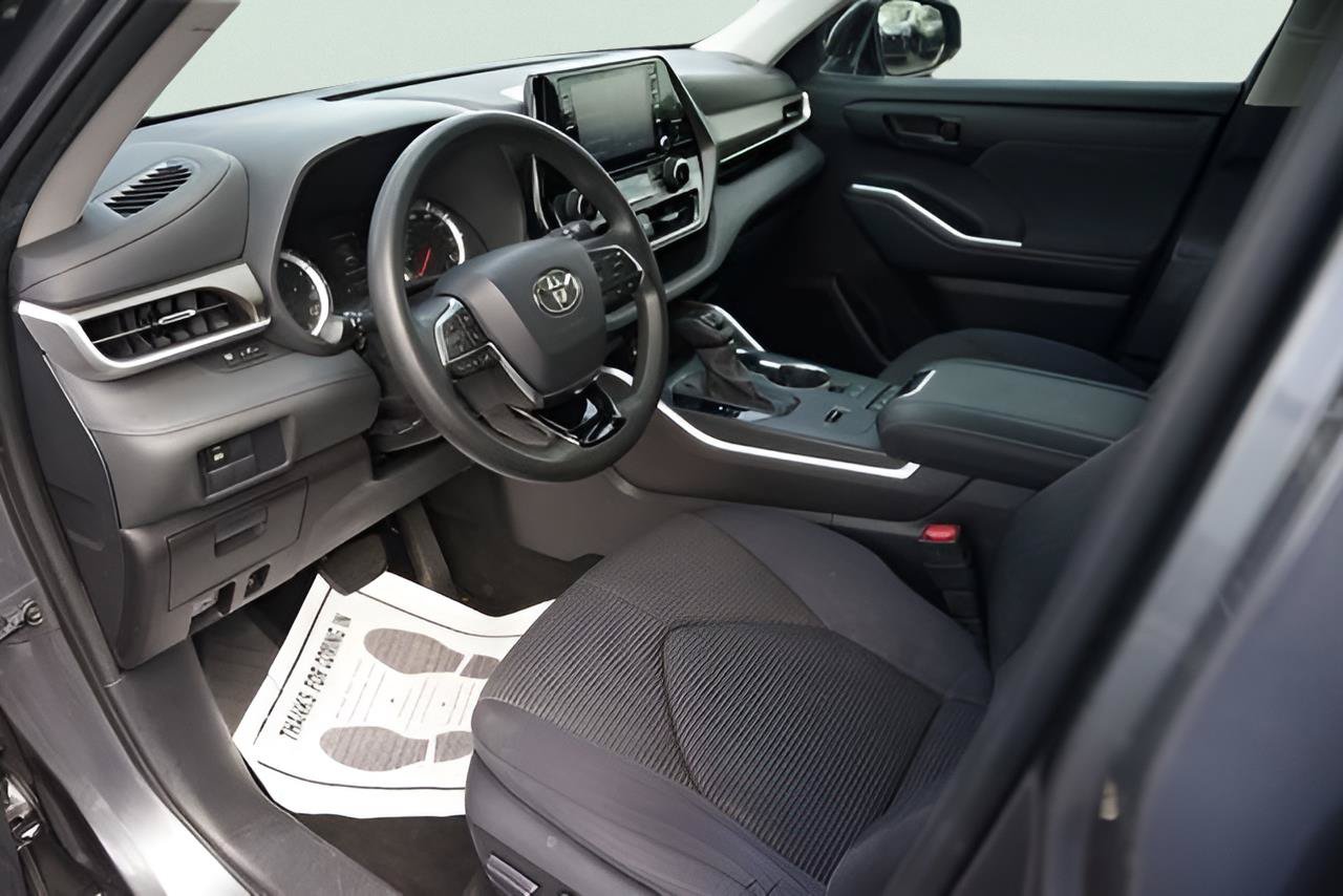 Used 2021 Toyota Highlander L FWD image 8