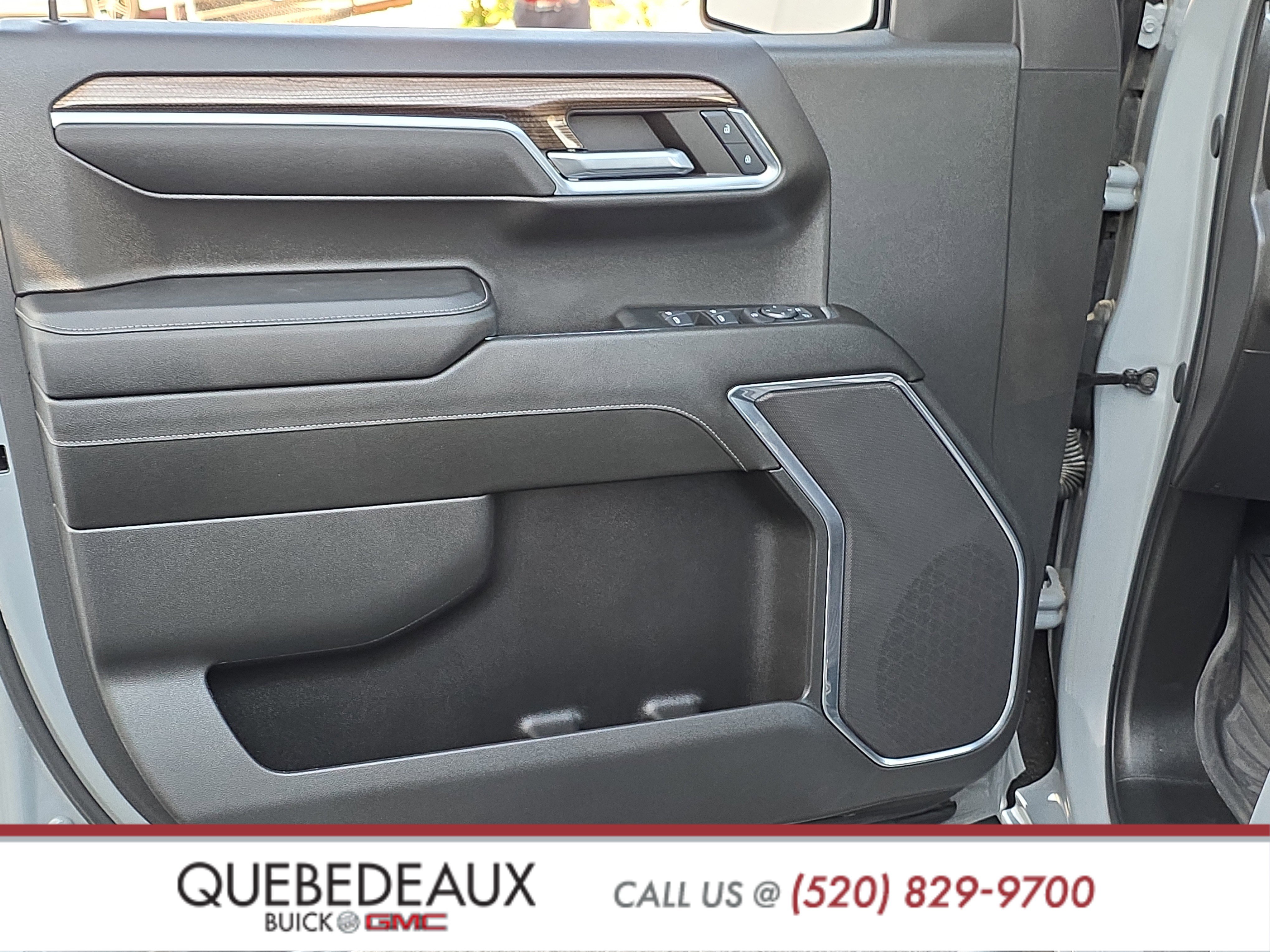 Used 2024 Chevrolet Silverado 1500 LT Trail Boss w/ Dark Appearance Package AWD/4WD image 11