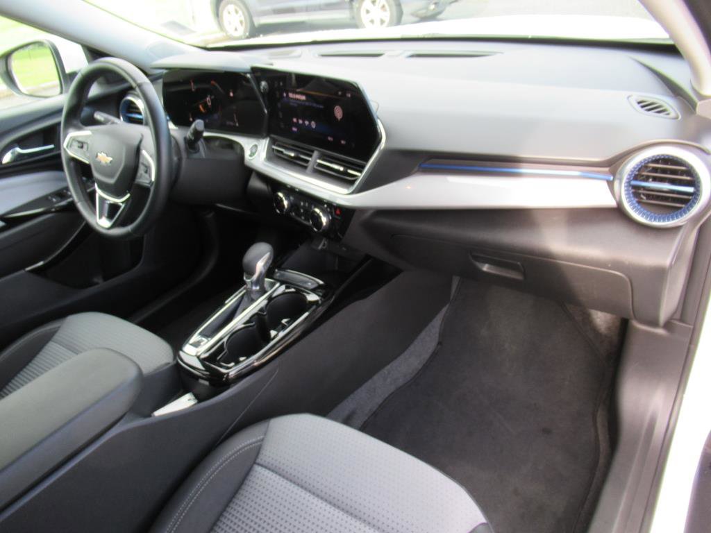 Used 2024 Chevrolet Trax LT w/ Driver Confidence Package image 11