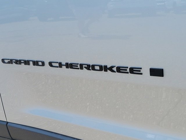 New 2026 Jeep Grand Cherokee L Limited w/ Limited Altitude Package AWD/4WD image 4