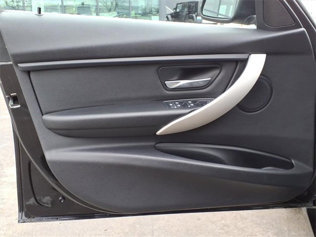 Used 2016 BMW 320i xDrive Sedan image 13