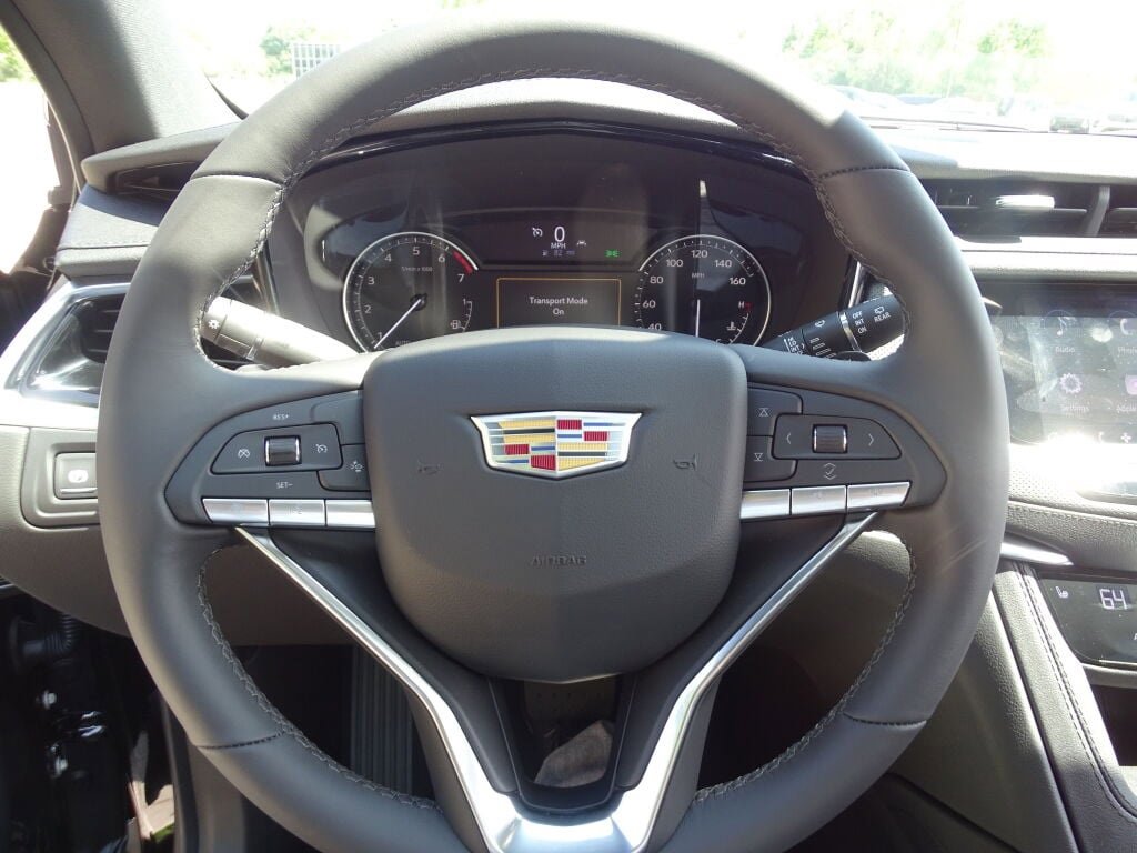 New 2025 Cadillac XT6 Luxury image 38