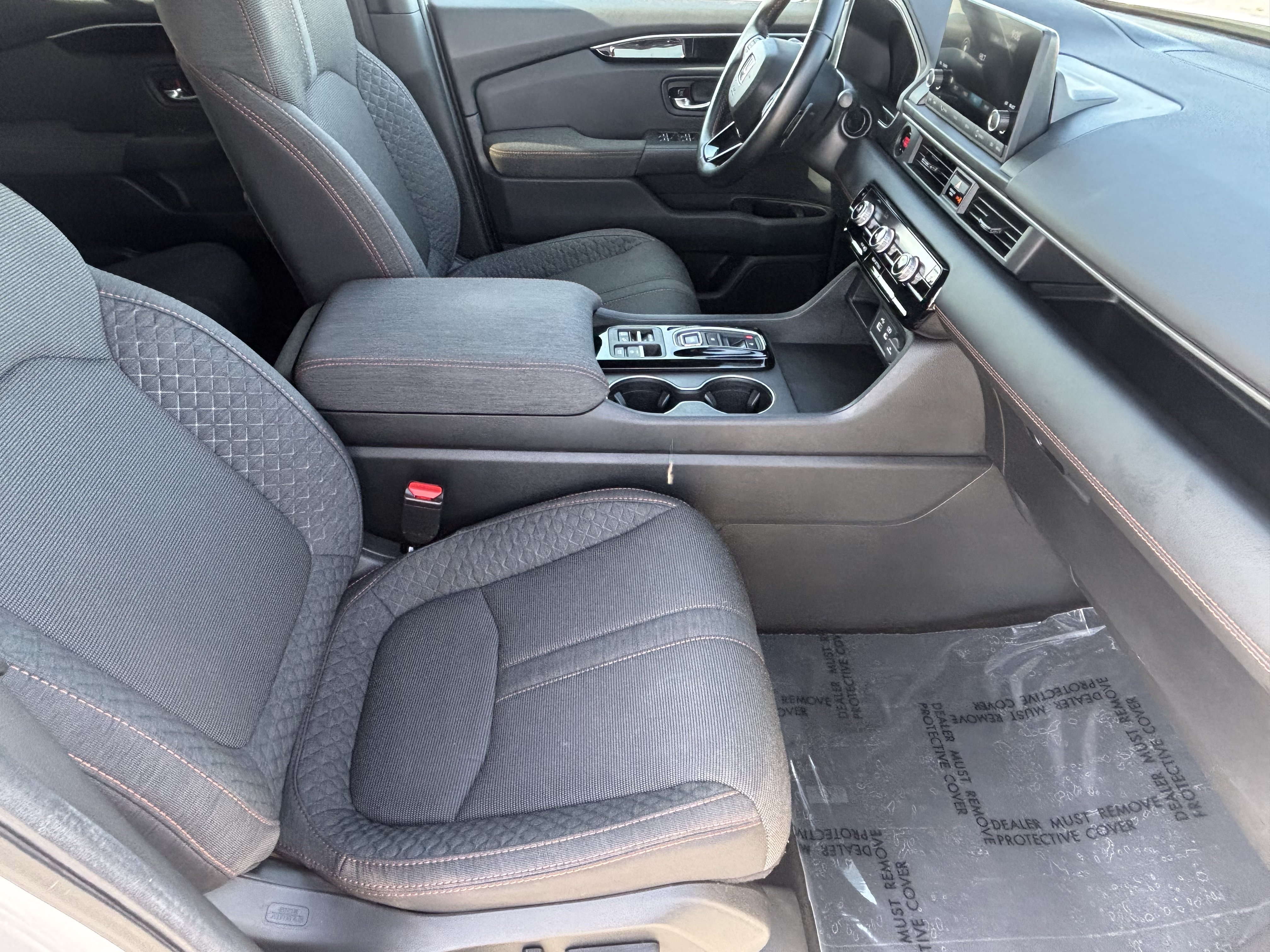 Used 2025 Honda Pilot Sport image 9