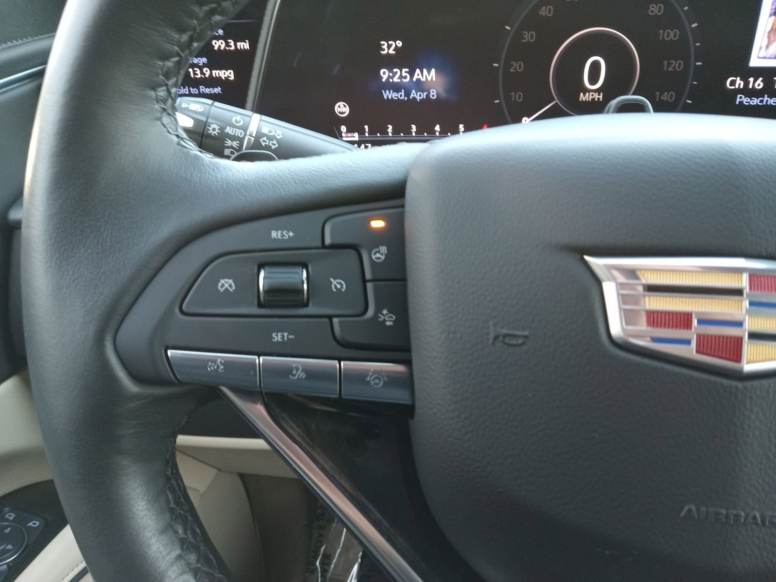Used 2024 Cadillac Escalade ESV Premium Luxury AWD/4WD image 20