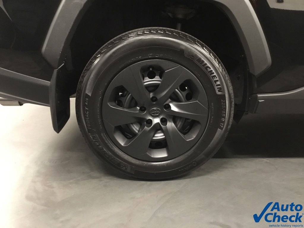 Used 2022 Toyota RAV4 LE AWD/4WD image 19