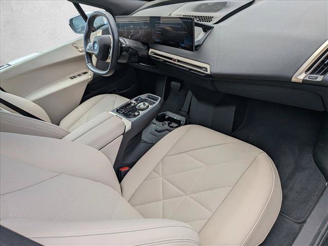 Used 2024 BMW iX xDrive50 w/ Sport Package AWD/4WD image 22