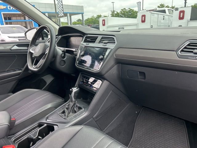 Used 2022 Volkswagen Tiguan SE FWD image 32
