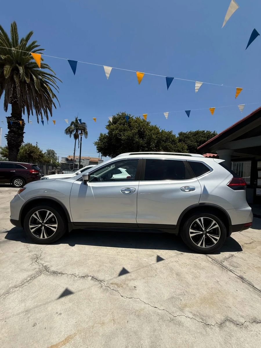 Used 2019 Nissan Rogue SV w/ Premium Package image 8