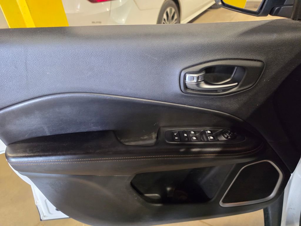 Used 2020 Jeep Compass Limited AWD/4WD image 5