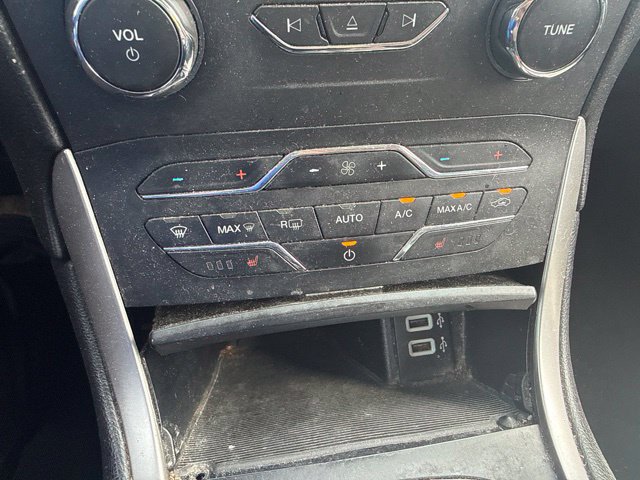 Used 2016 Ford Edge SEL w/ Equipment Group 201A AWD/4WD image 22