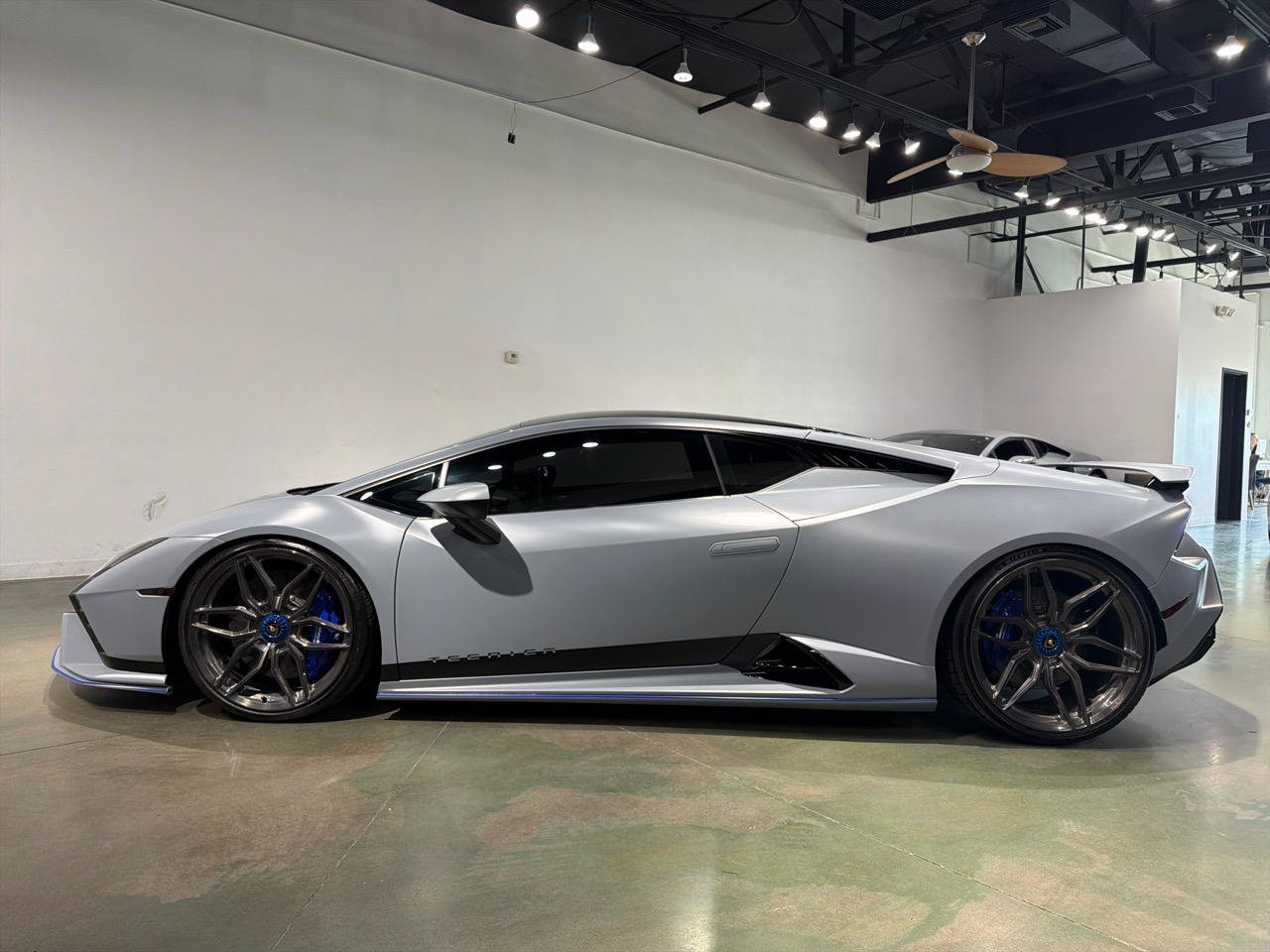 Used 2023 Lamborghini Huracan Tecnica RWD image 5