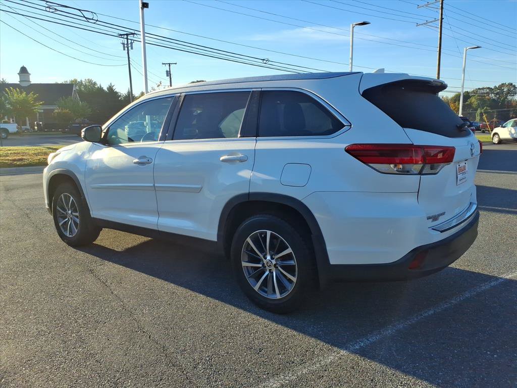 Used 2019 Toyota Highlander XLE AWD/4WD image 12