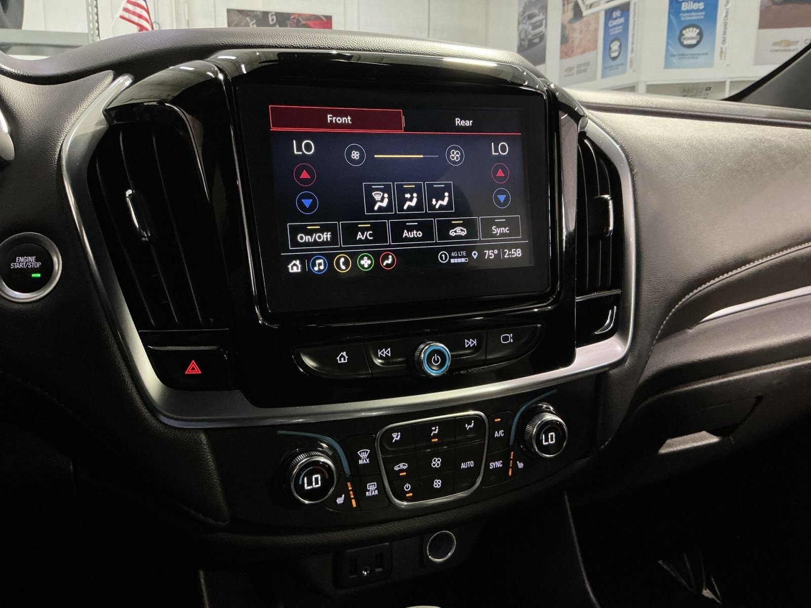 Used 2023 Chevrolet Traverse LT FWD image 22