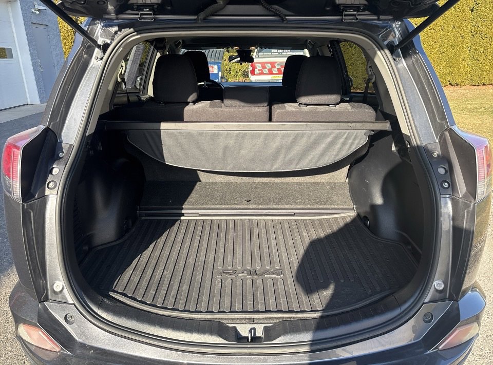 Used 2017 Toyota RAV4 XLE w/ Protection Package video 5