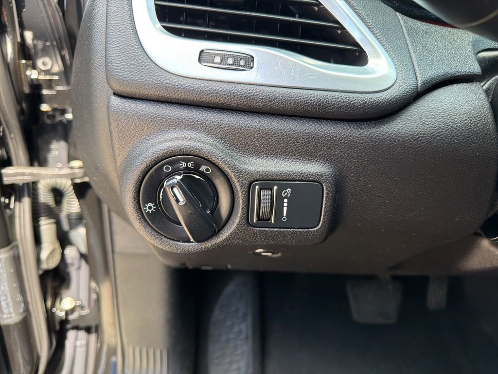 Used 2016 Dodge Dart SE w/ Convenience Group FWD image 16