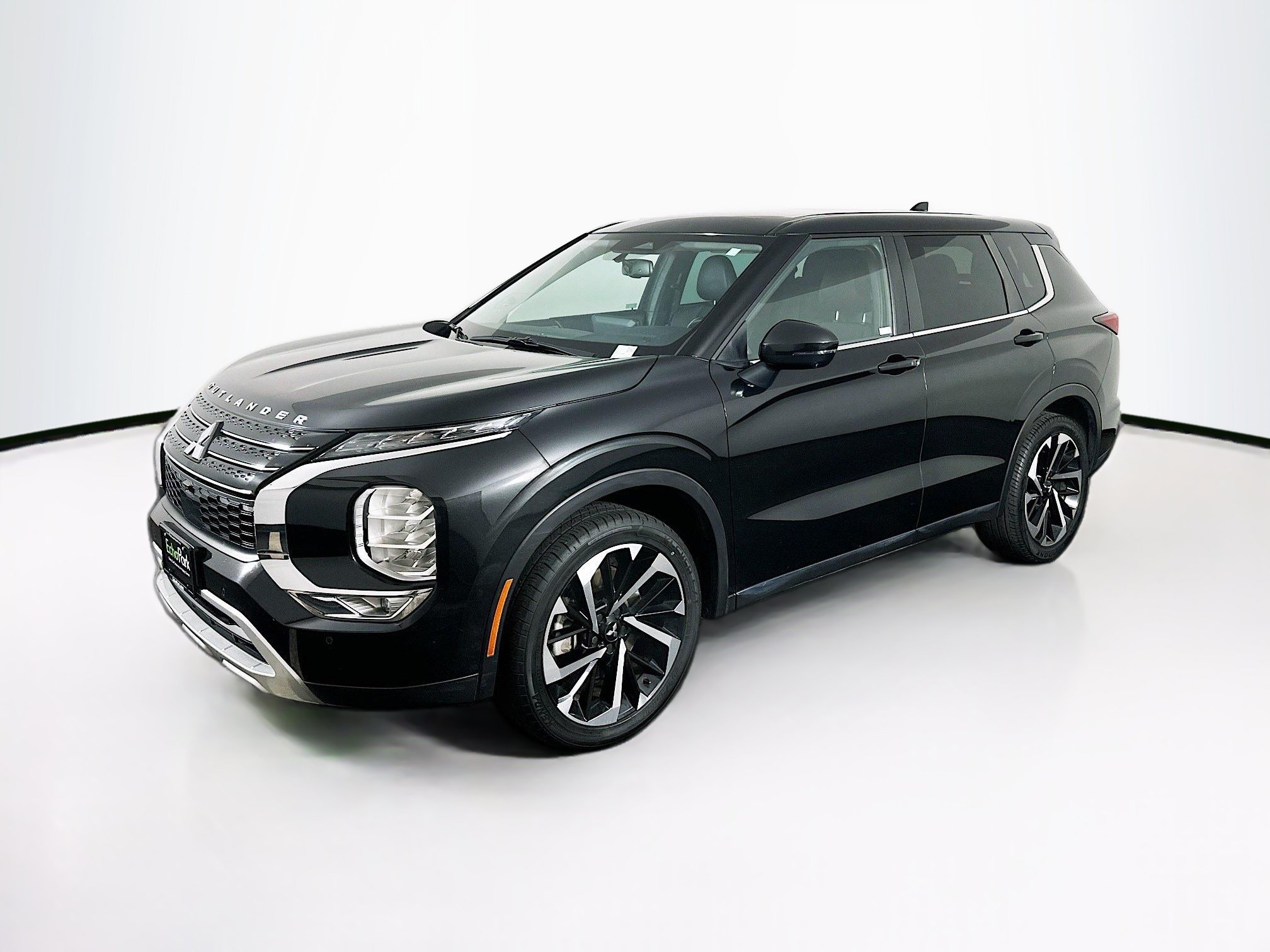 Used 2023 Mitsubishi Outlander SE FWD image 3