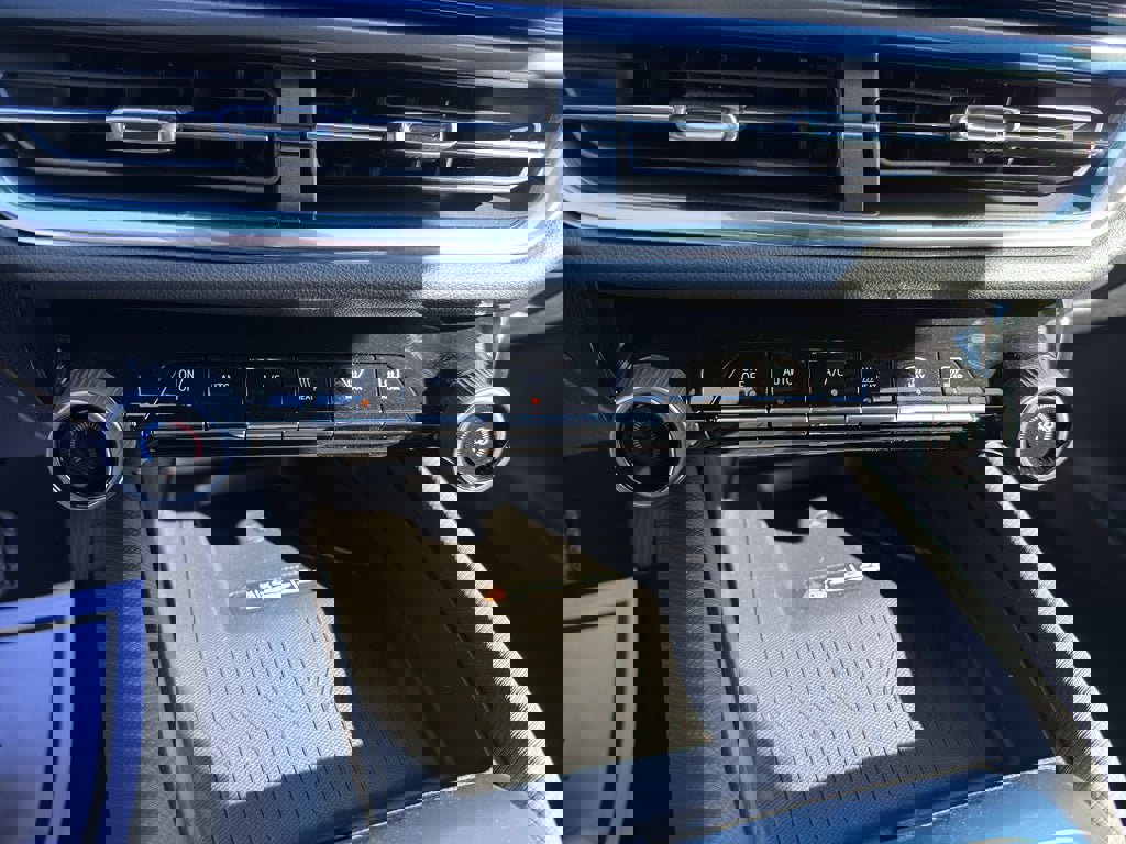 New 2026 Chevrolet Equinox EV LT image 16