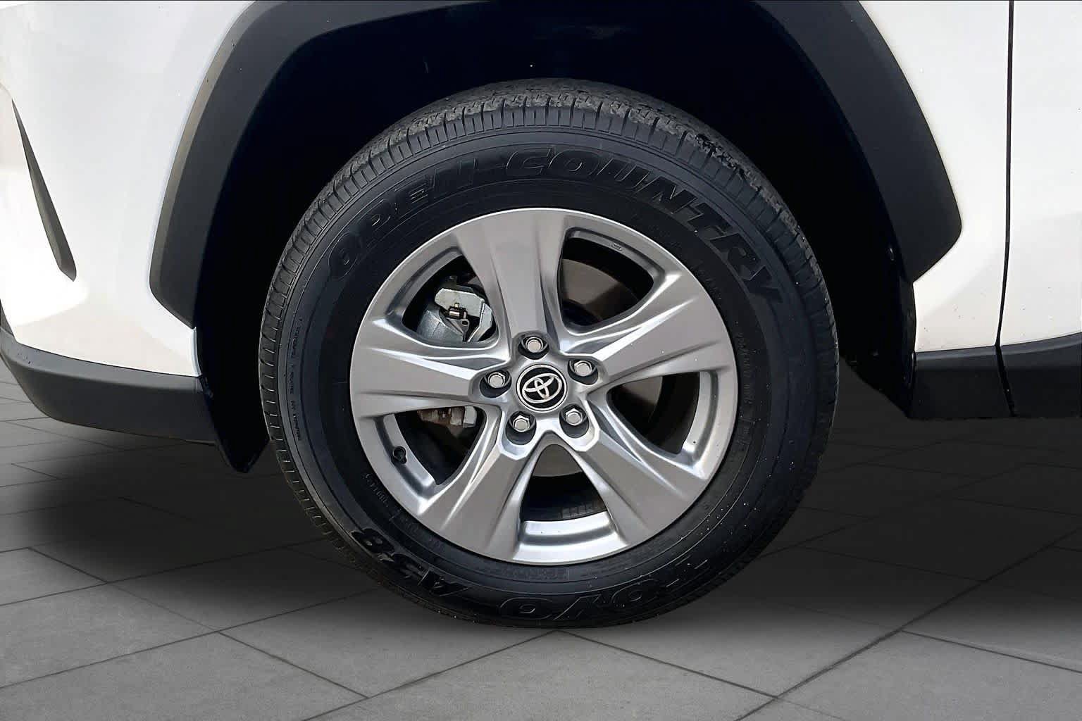 Used 2025 Toyota RAV4 LE AWD/4WD image 11